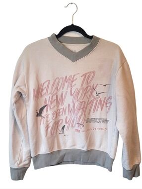 Taylor Swift Cream Welcome To New York 1989 V-Neck Sweatshirt Women's Size S